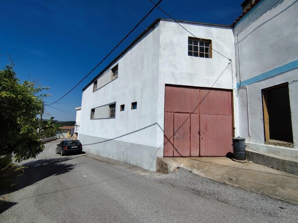 Armazém para atividade industrial em Amêndoa, em Mação