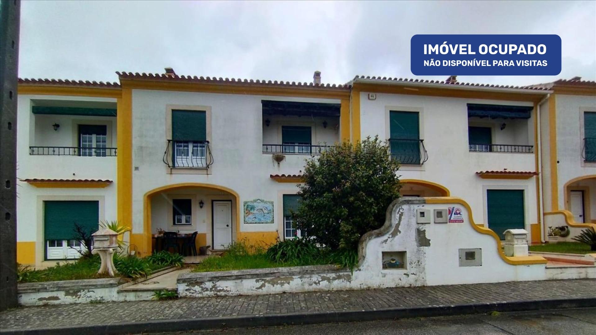Moradia T3 Geminada com Logradouro em Pedreiras – Imóvel Ocupado