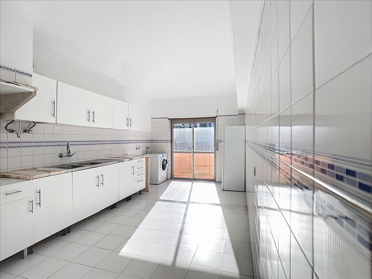 Apartamento confortável T2 com boa luminosidade e localização prática